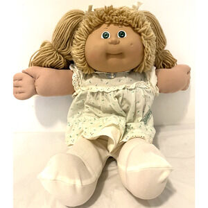 Cabbage Patch Doll Girl signed Red Xavier Roberts Brown hair Green Eyes1978-1982